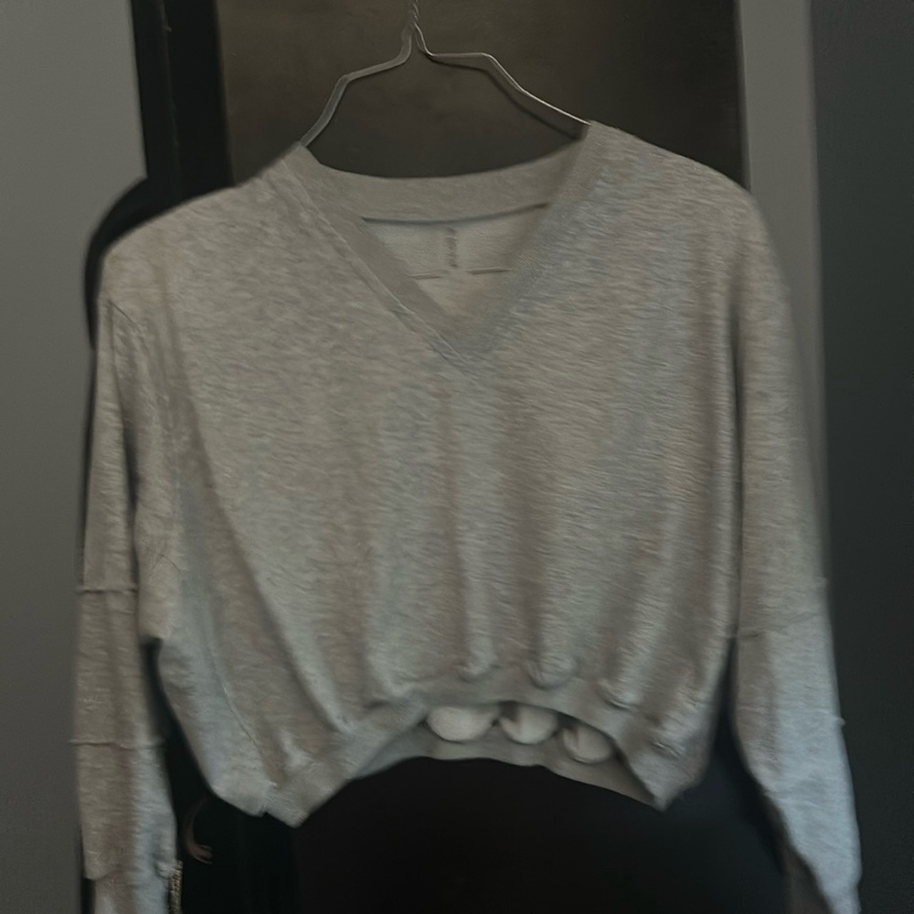 Casual Gray V-Neck Cropped Sweatshirt.